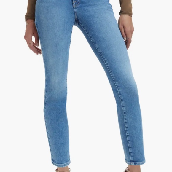 Good American Good Classic Crossover High Waist Jeans - Picture 3 of 3